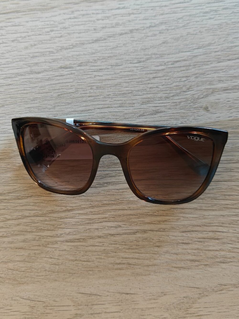 VOGUE WOMEN'S TORTOISE SHELL SUNGLASSES (VO5243SB 53-21 140)